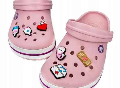 Przypinki do crocsów