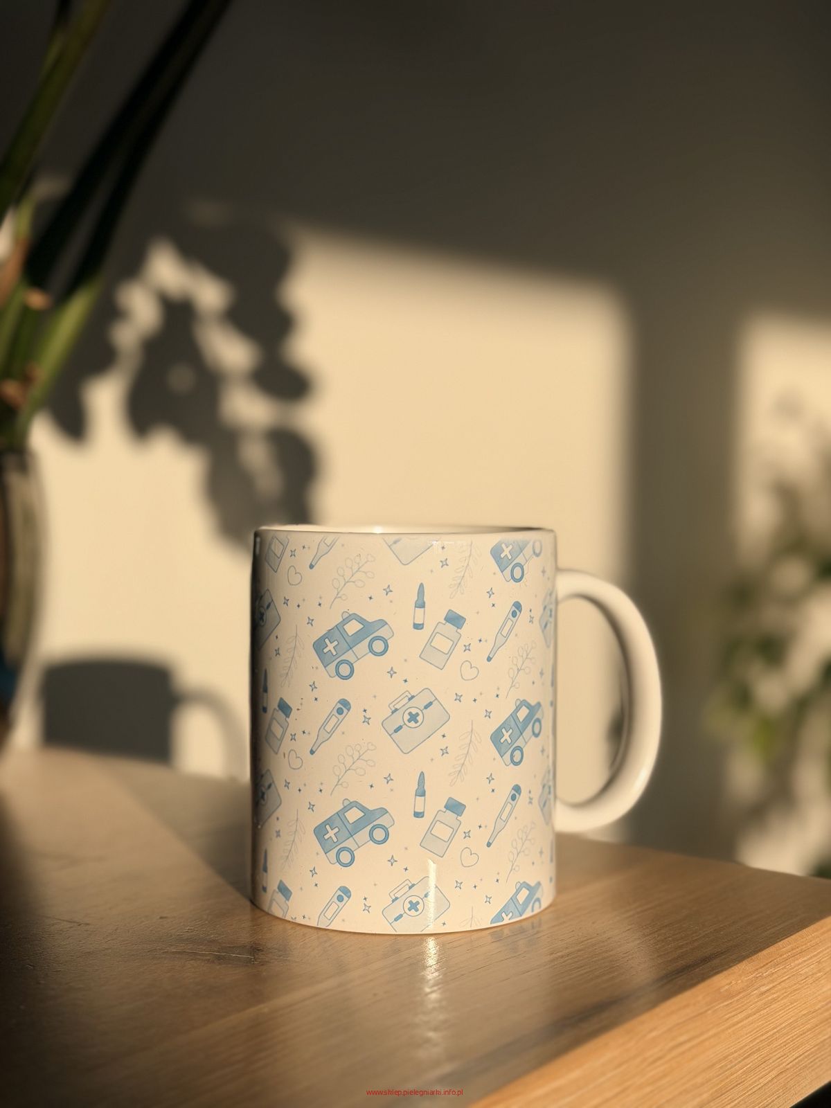 Kubek dla medyków karetka