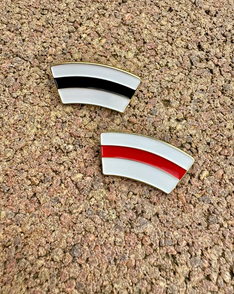 Pins metalowy - czepek pielęgniarki z czarnym paskiem - 3