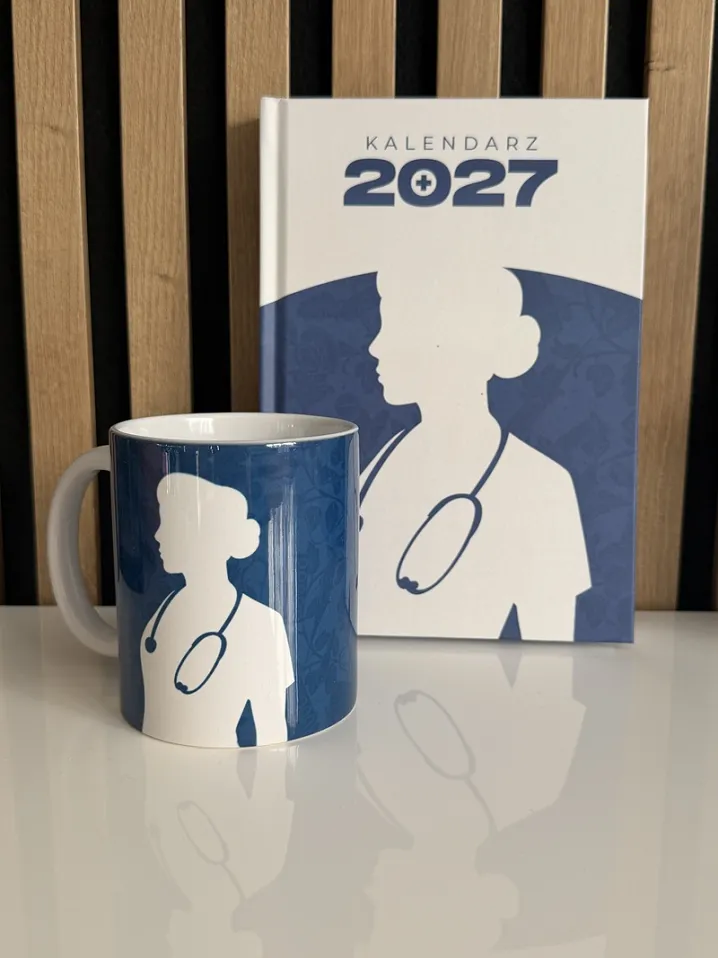 Zestaw: kalendarz na 2027 r. + kubek z medycznym nadrukiem - 10