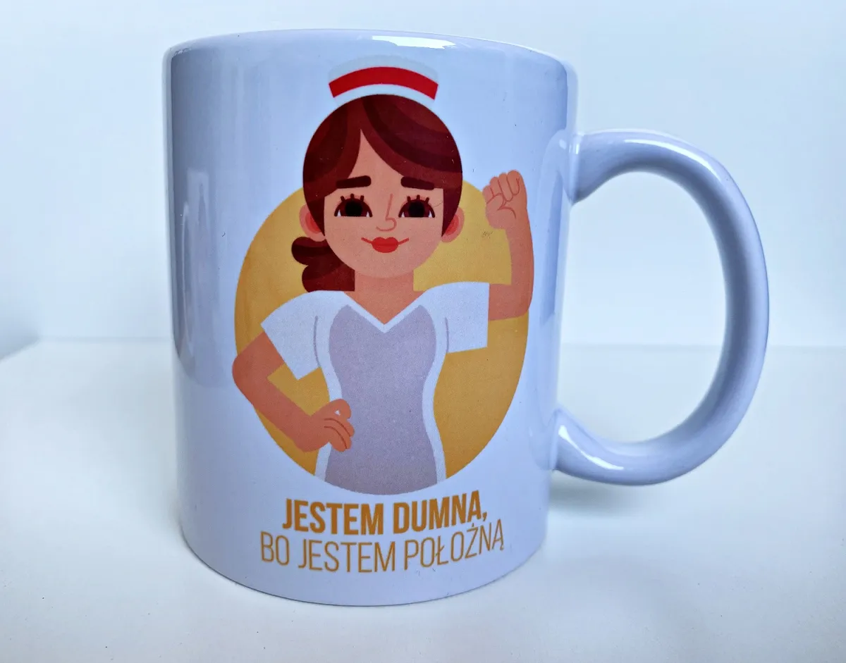 Kubek z napisem "Jestem dumna, bo jestem położną"