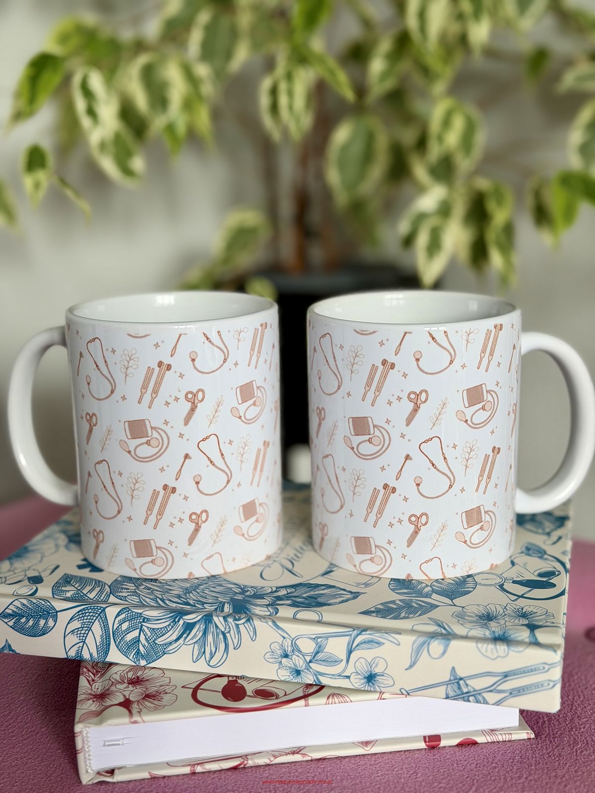 Kubek z grafiką - medyczny sprzęt