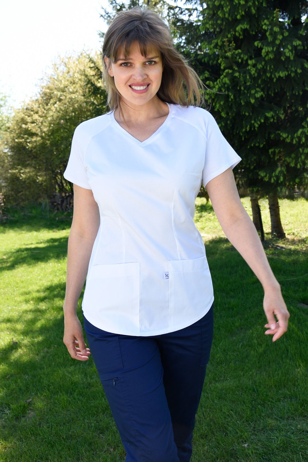 Bluza medyczna z wygodną, elastyczną dzianiną (kolor biały, BE2-B)